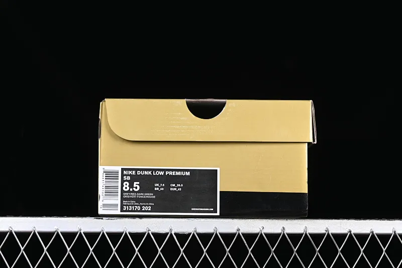 All Categories Nk SB Dunk Series Nk SB Dunk Low Low-top sneakers Pure original version Nk Dunk SB Low "Freddy Krueger" A Nightmare on Elm Street SB low-top sports and leisure sneakers 313170-202